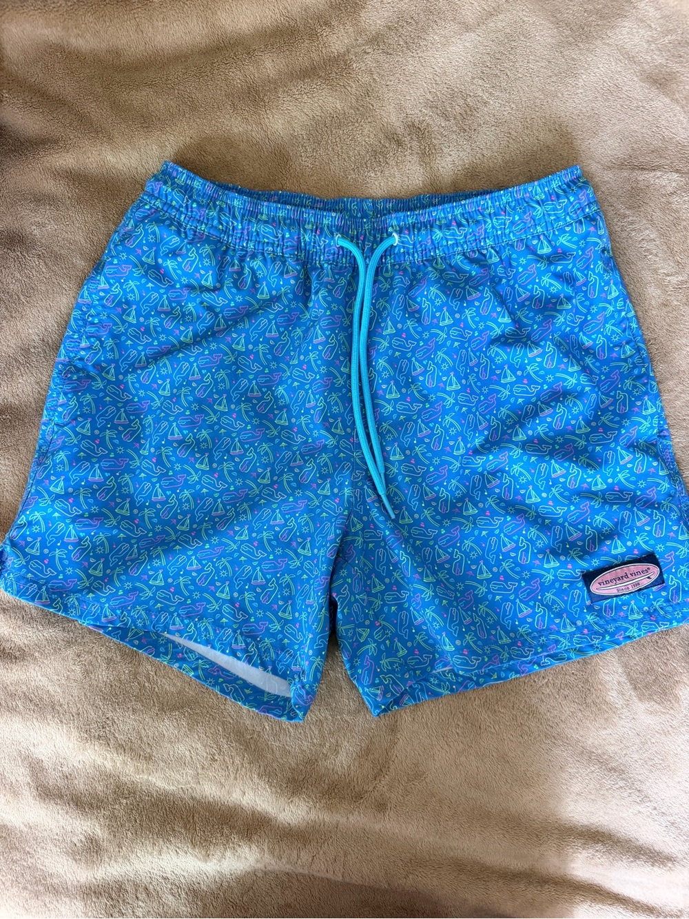 Men’s Vineyard Vines Printed Swim Shorts with Drawstring XS